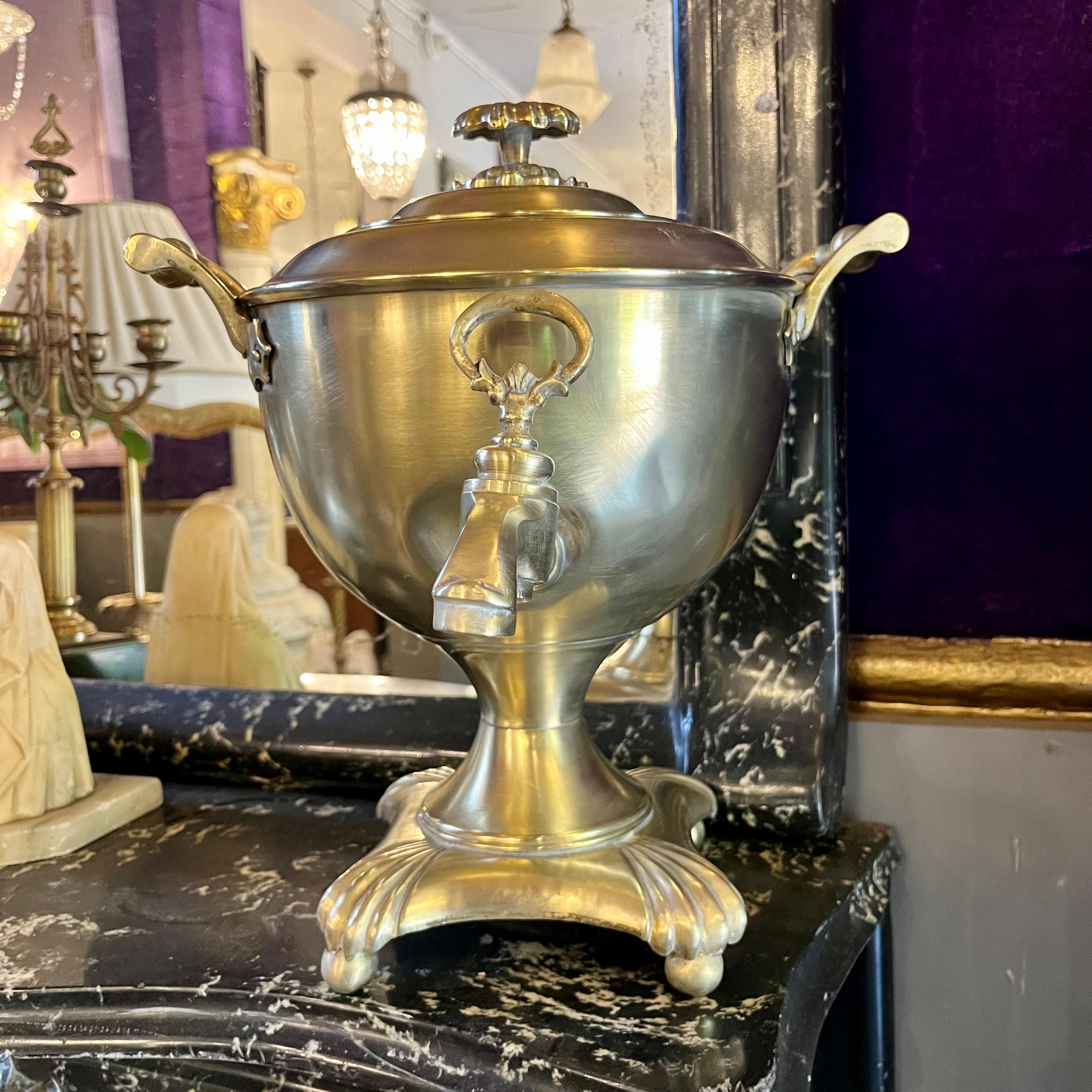 French Fontaine à Eau Chaude in Polished Brass, Circa 1900