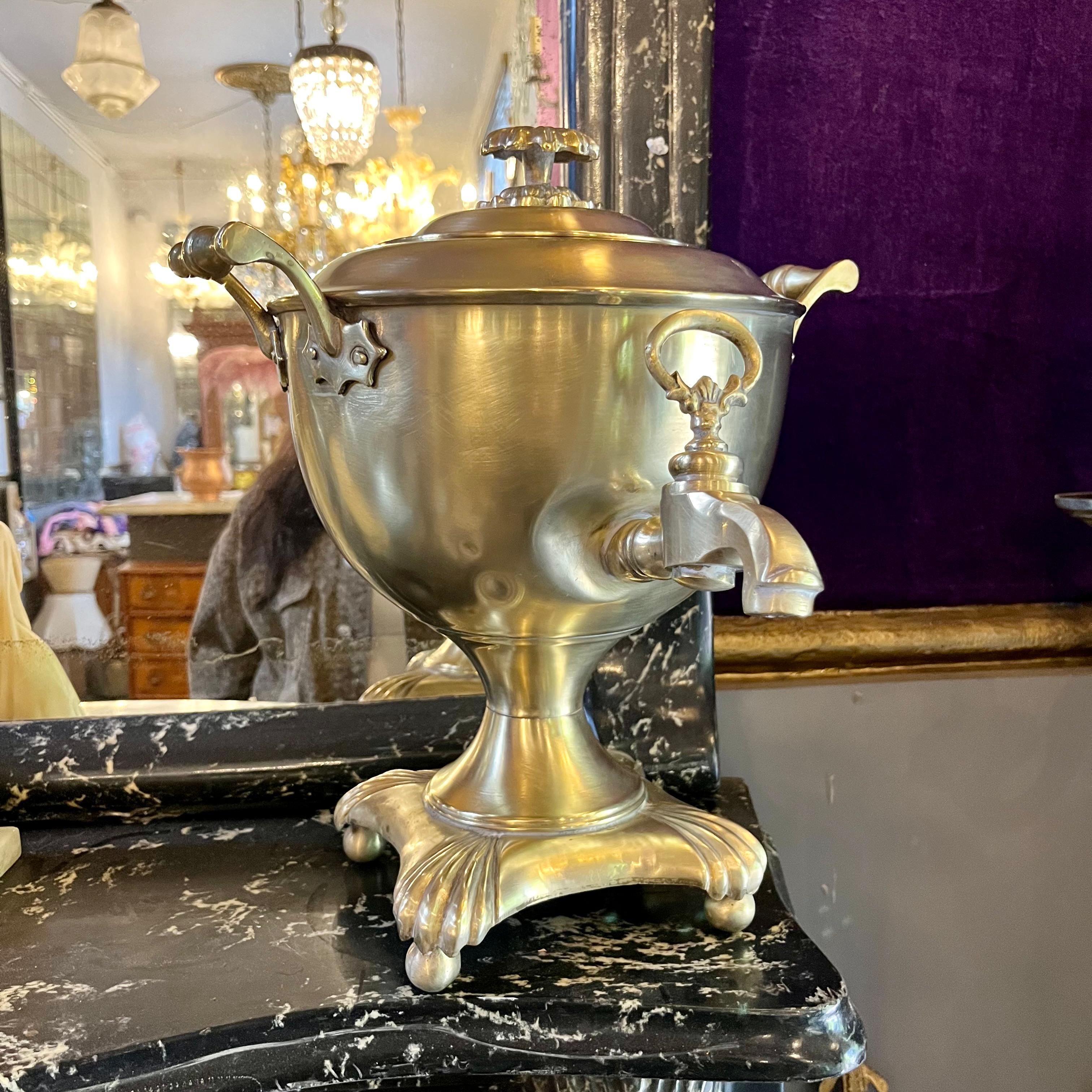 French Fontaine à Eau Chaude in Polished Brass, Circa 1900