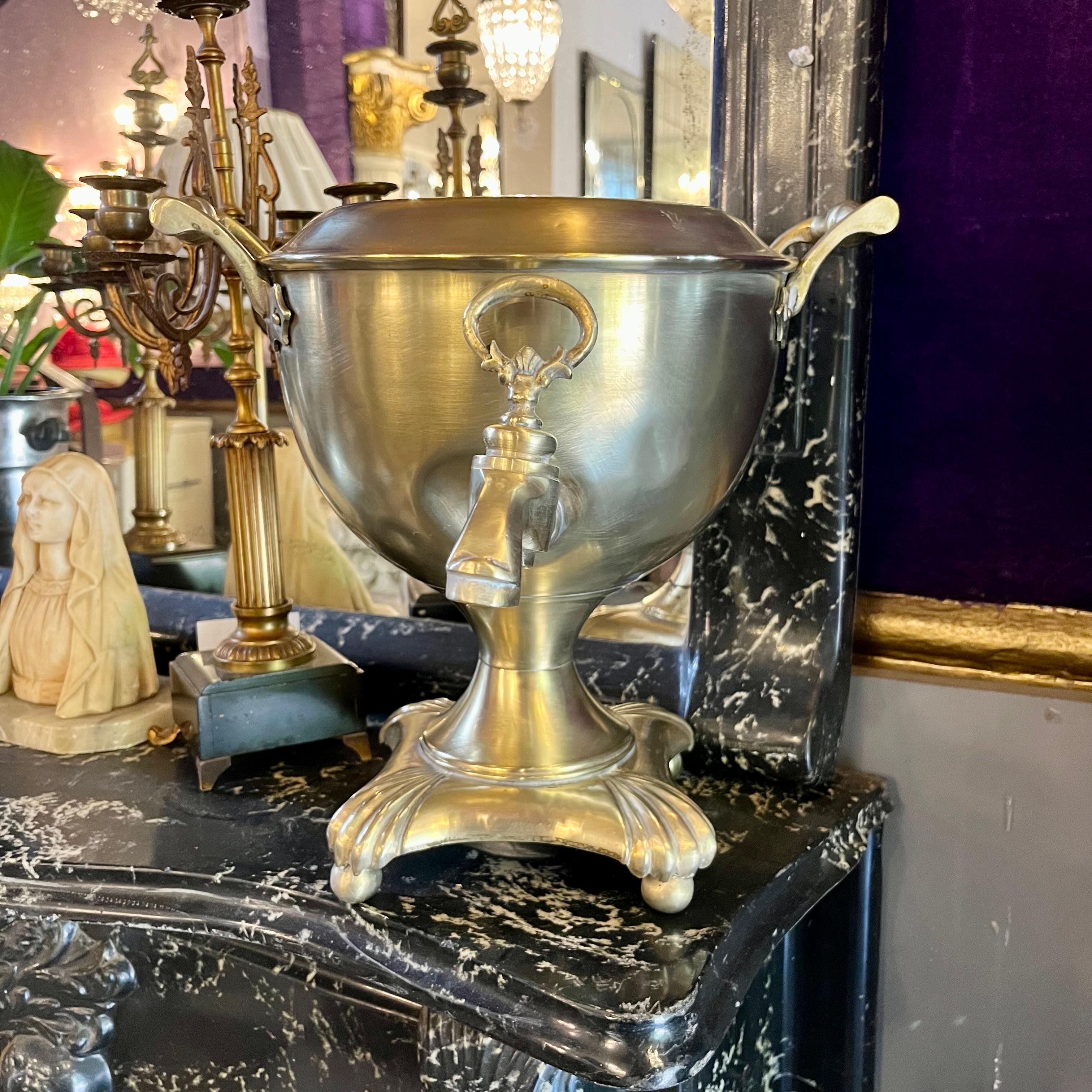 French Fontaine à Eau Chaude in Polished Brass, Circa 1900