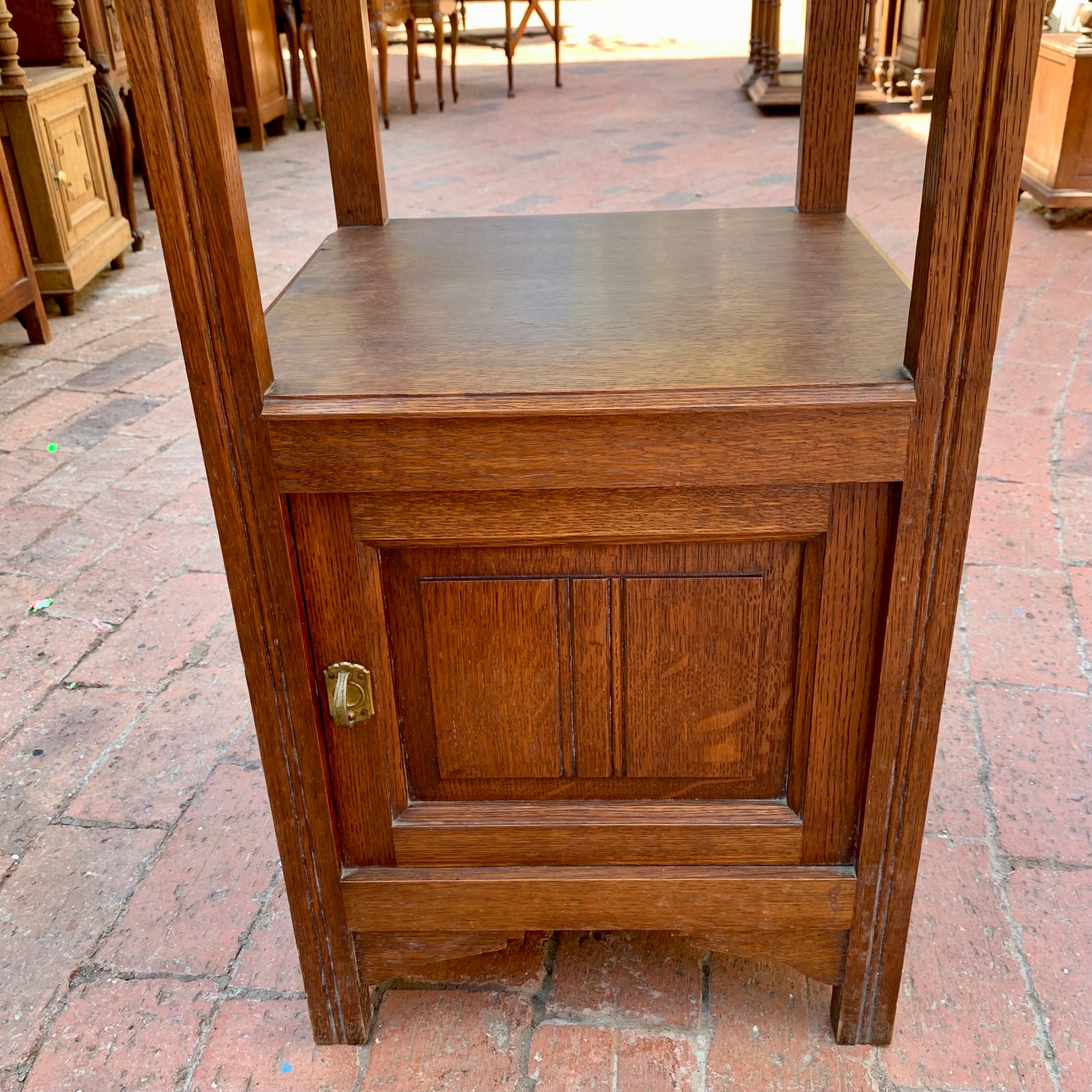 Antique Oak Pedestal with Dark Mable Top