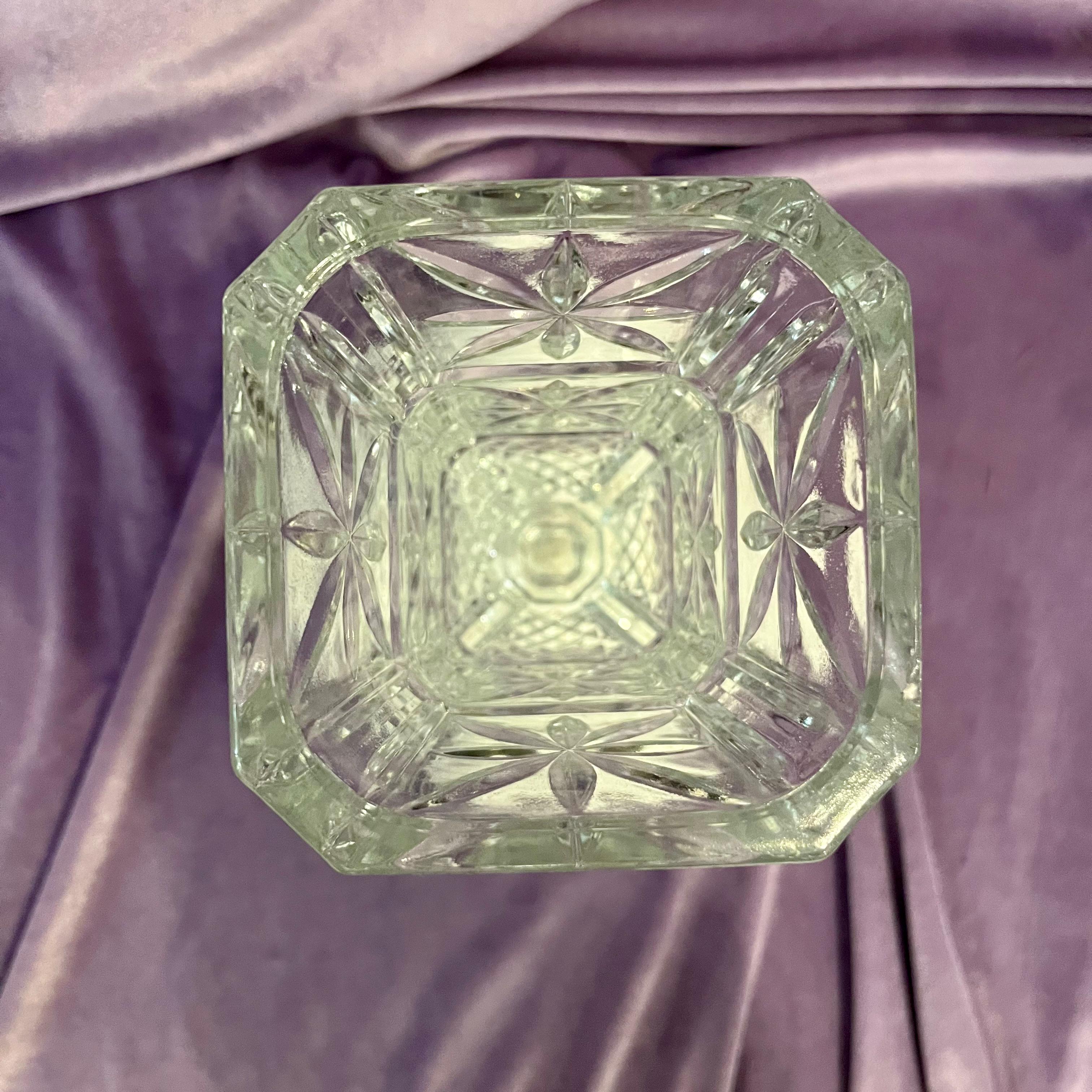 Stylish Cut Crystal Vase with Star Motif and Faceted Design