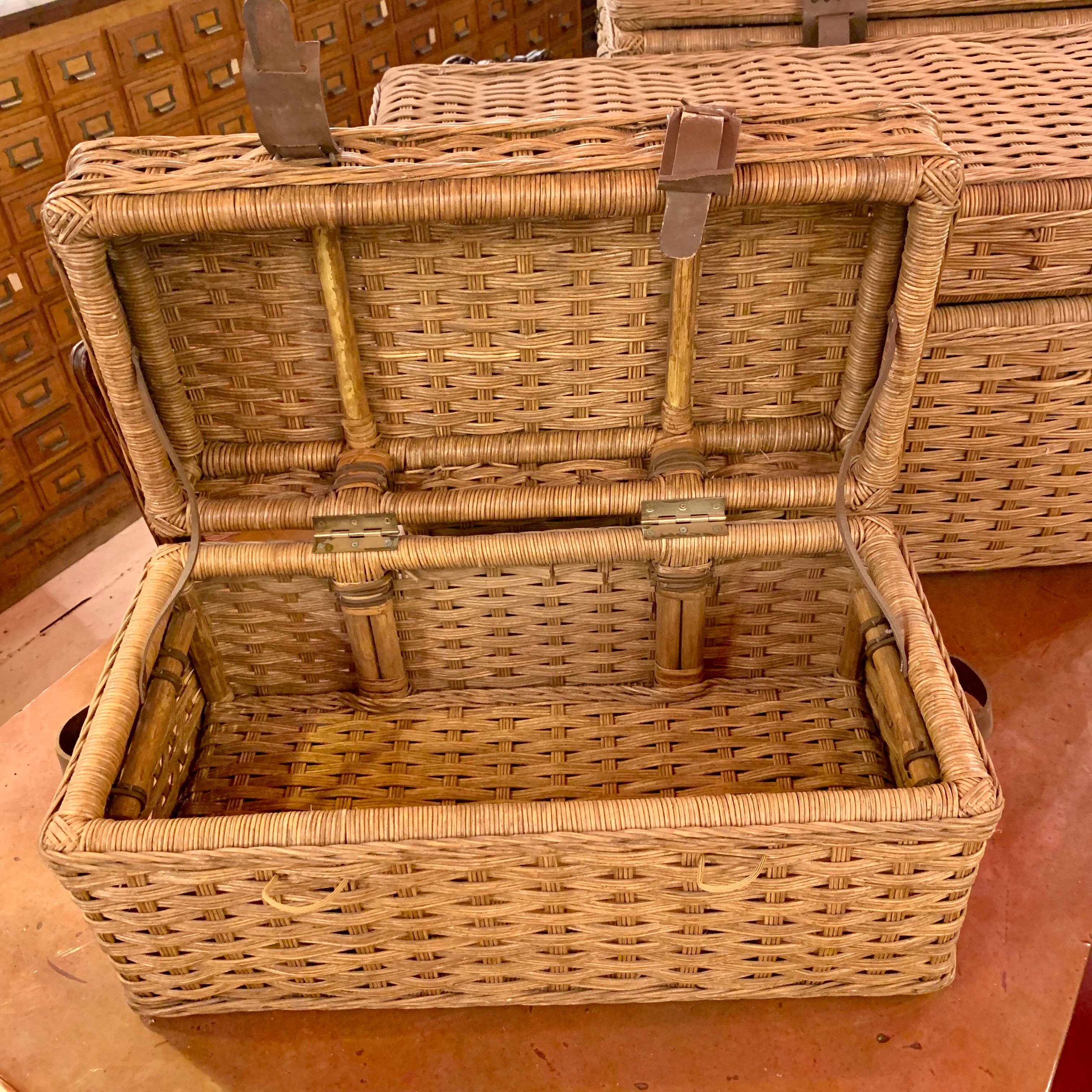 3 Piece Set Wicker Baskets with Leather Straps