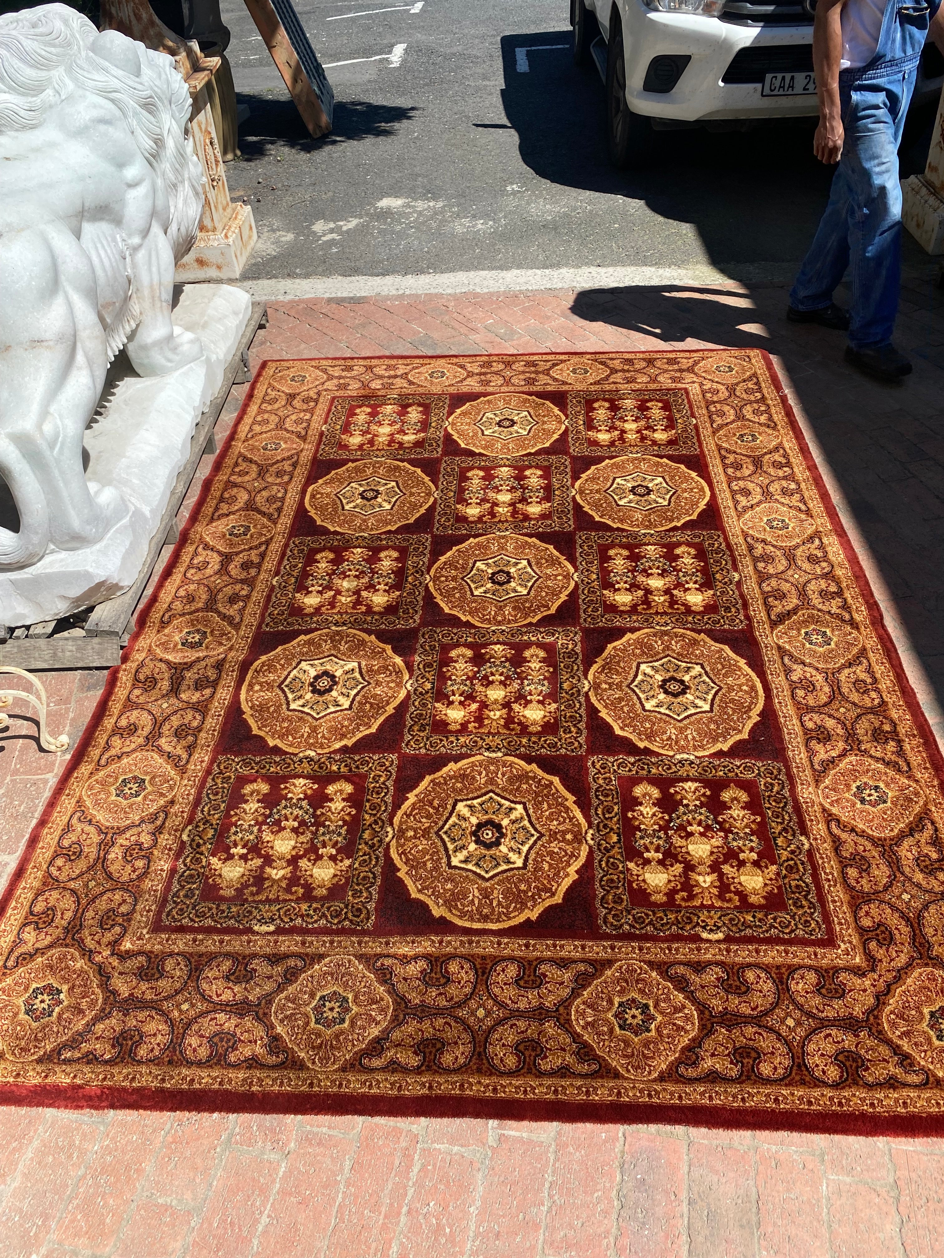 Vintage Rug in A Traditional Garden Pattern