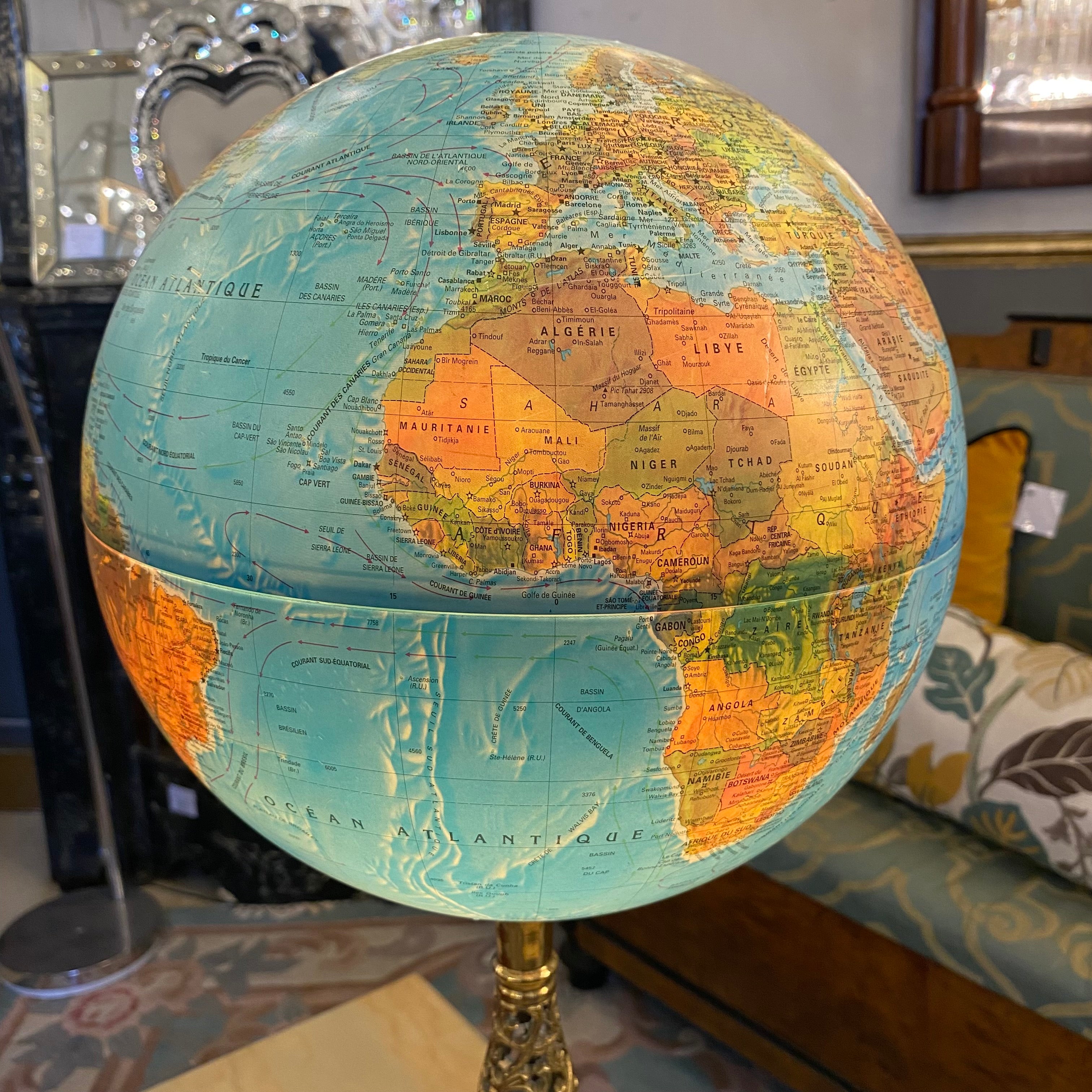 Cute n Quirky Globe Lamp